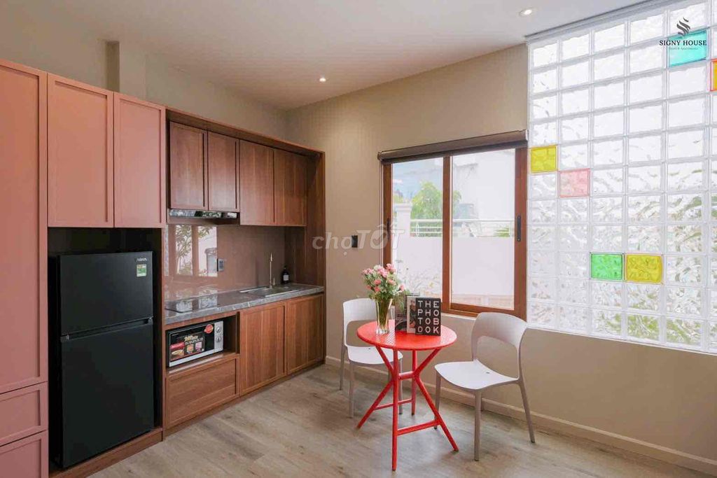 The new service apartment is 100%, the Home of the Seven, near Funky Stadium.
