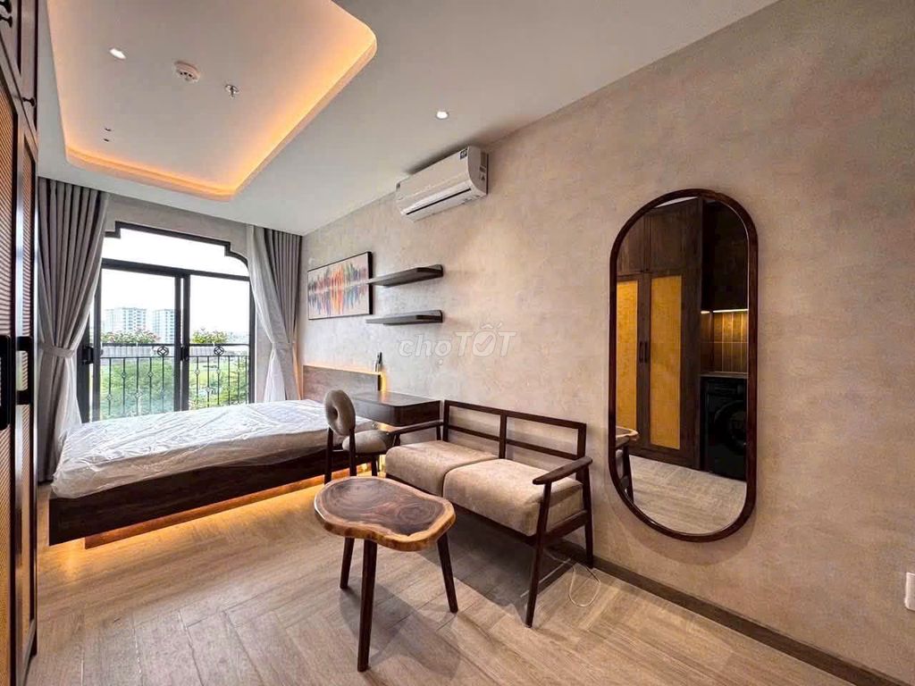 The new high-end apartment is 100 percent high-level furniture right at Quang Trung.