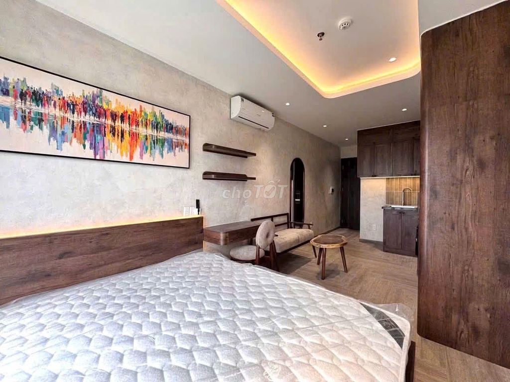 The new high-end apartment is 100 percent high-level furniture right at Quang Trung.