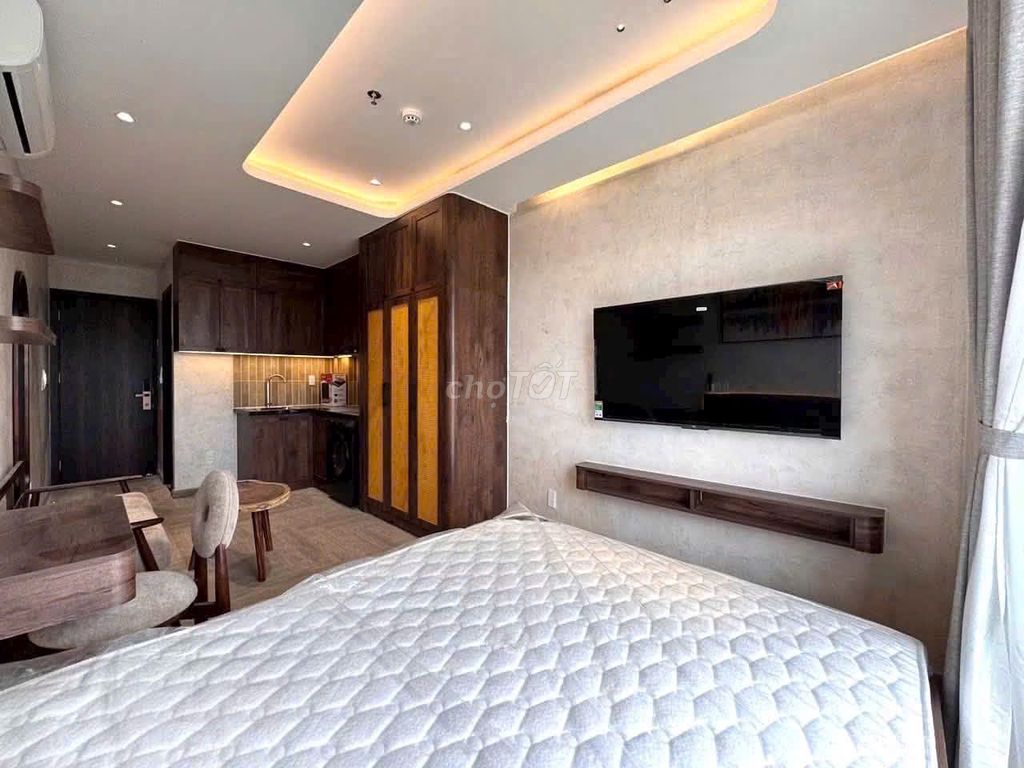 The new high-end apartment is 100 percent high-level furniture right at Quang Trung.