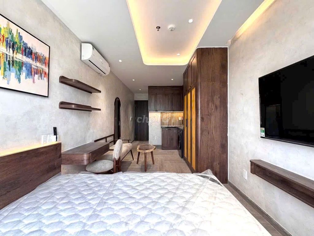 The new high-end apartment is 100 percent high-level furniture right at Quang Trung.
