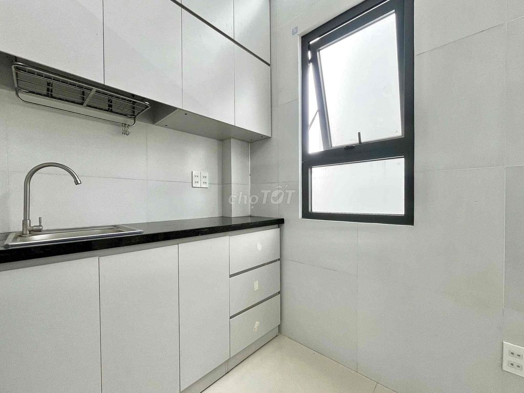 The cool little window apartment, Trịnh Đình Trọng, the lotus.