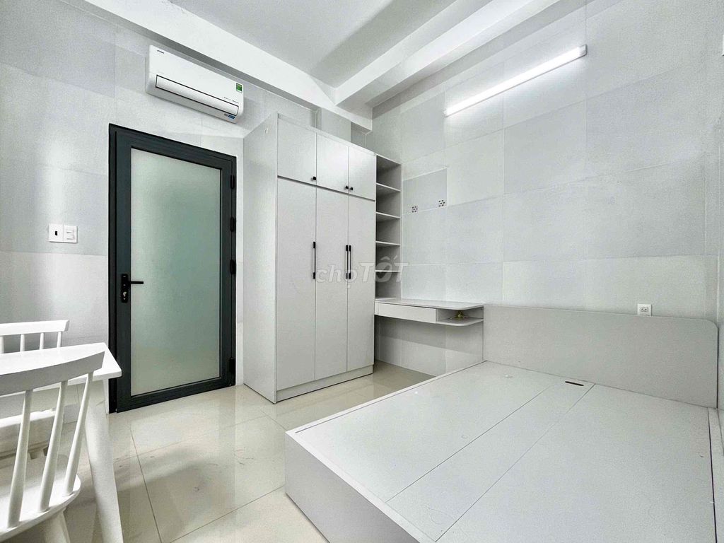 The cool little window apartment, Trịnh Đình Trọng, the lotus.