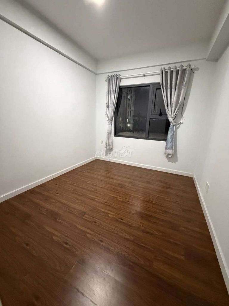 Get two bedrooms. Two Lovera Vista toilets.