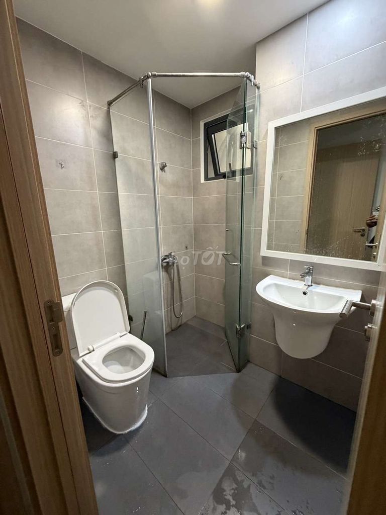 Get two bedrooms. Two Lovera Vista toilets.