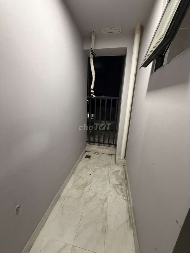 Get two bedrooms. Two Lovera Vista toilets.