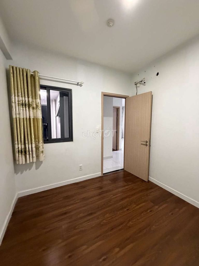 Get two bedrooms. Two Lovera Vista toilets.