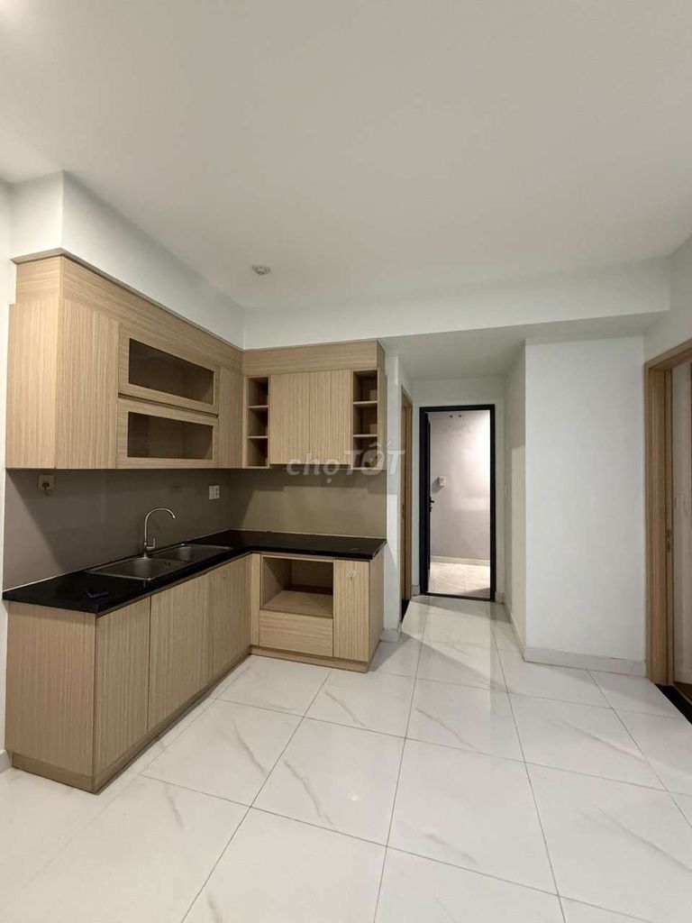 Get two bedrooms. Two Lovera Vista toilets.