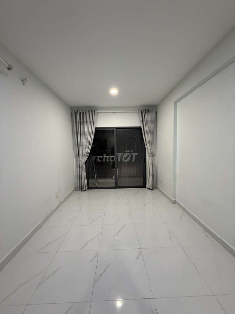 Get two bedrooms. Two Lovera Vista toilets.