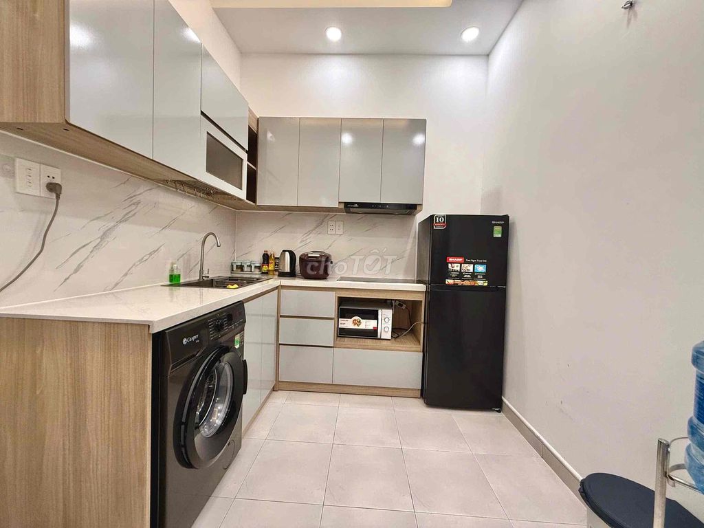New service apartment on Nguyễn Hữu Cảnh.