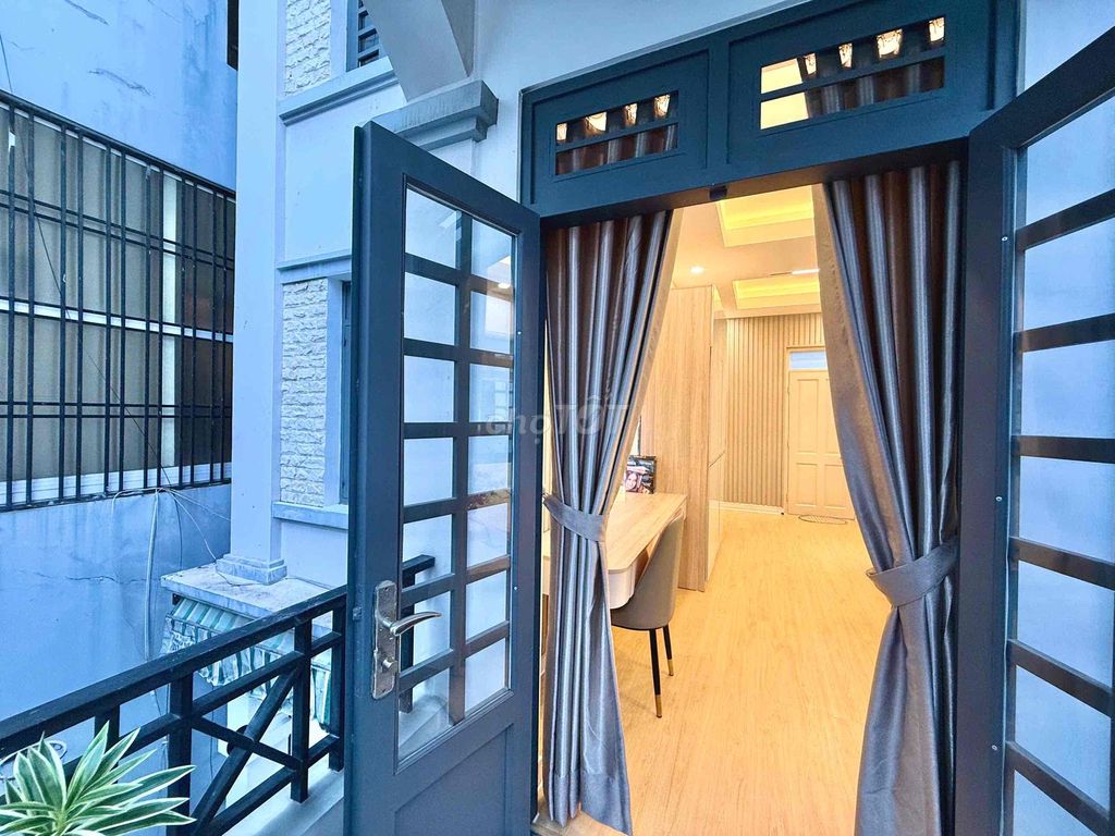New service apartment on Nguyễn Hữu Cảnh.
