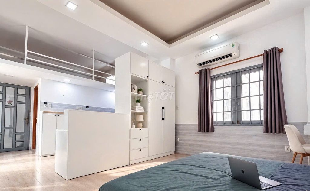 Service apartment