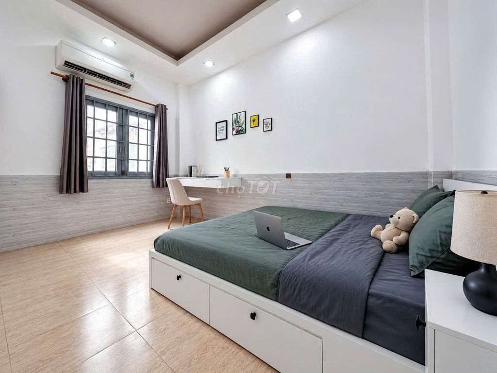 Service apartment