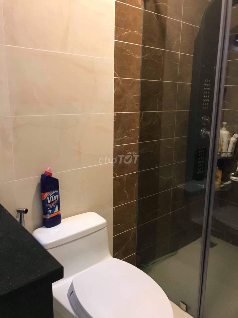 Rent two bedrooms on Topaz Garden, for 8 million, no furniture.