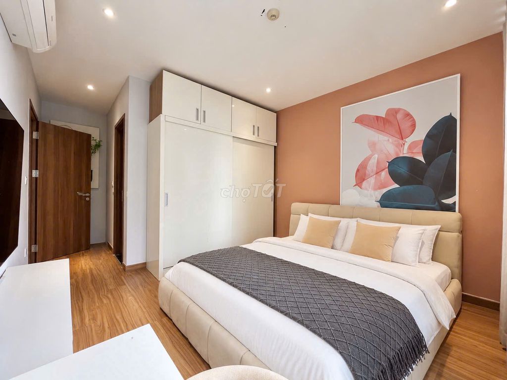 Rent apartment three bedrooms, two toilets, 100 M2s.