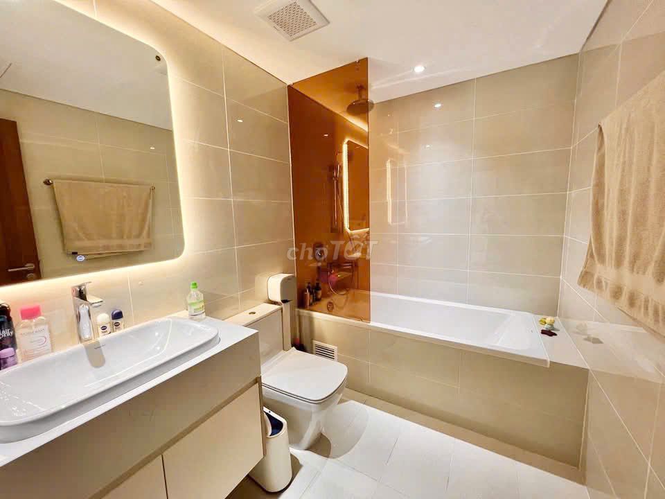 Rent apartment three bedrooms, two toilets, 100 M2s.