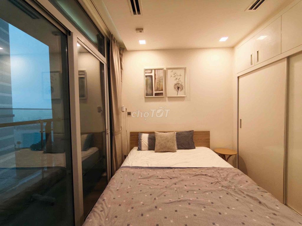 Rent park 1-- Vinhomes Central Park 011 A full interior bedroom