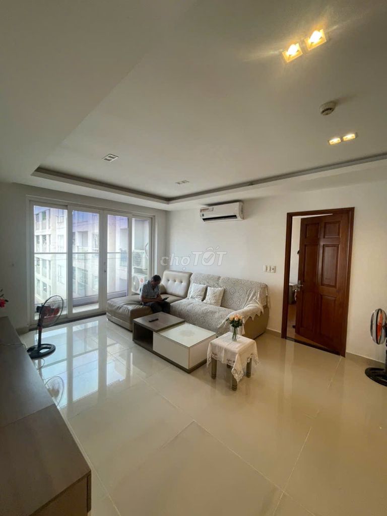 Rent three Sky Center bedrooms, nice interior, 20 million.