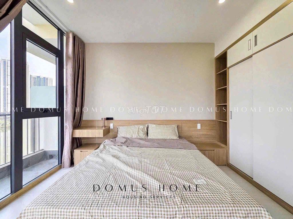 Rent an apartment full of furniture, Trần Hưng Đạo free balcony in 5th.