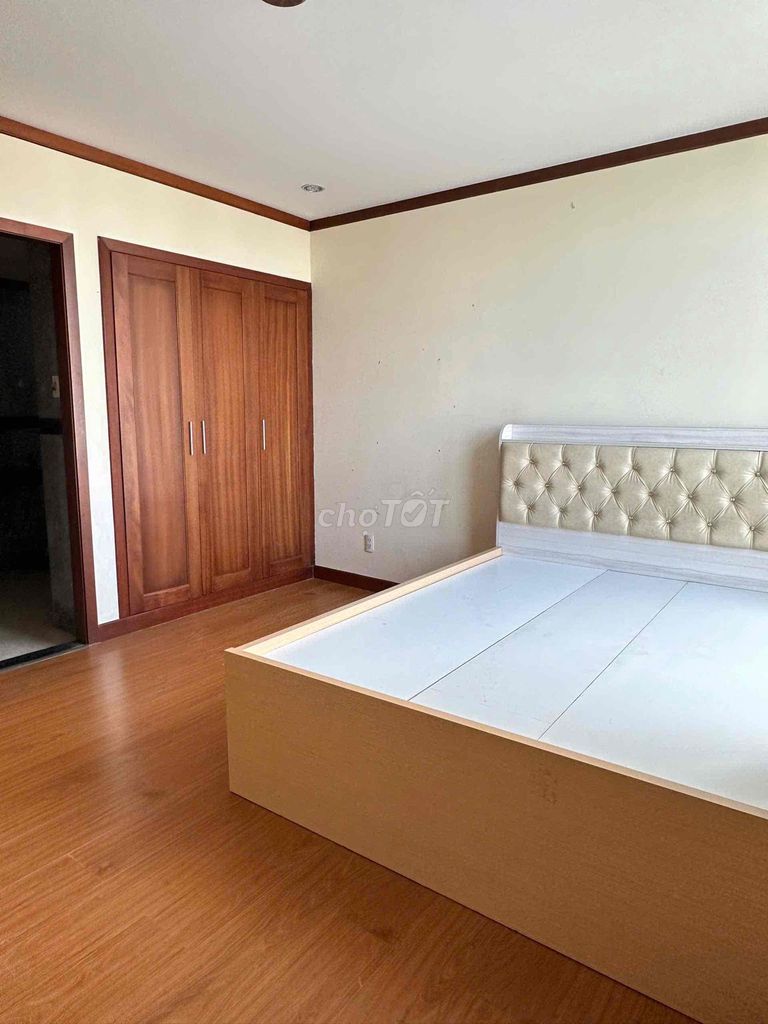 Rent a Vietcong 8 apartment. area: 115 meters has a collection of 12 million dollars.