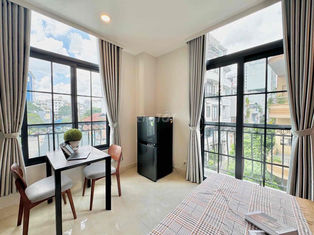 Rent a window window to the Third District Chen Chan.