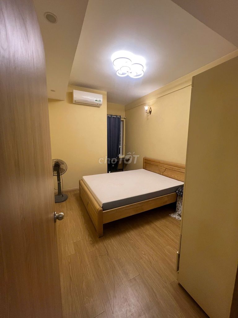 Rent the apartment. Two bedrooms. Two toilets.