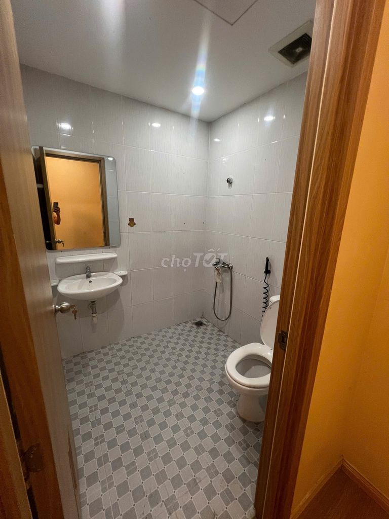 Rent the apartment. Two bedrooms. Two toilets.