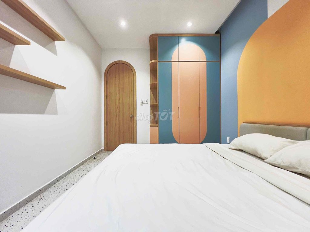 A super of a one-room apartment that's rarely empty.