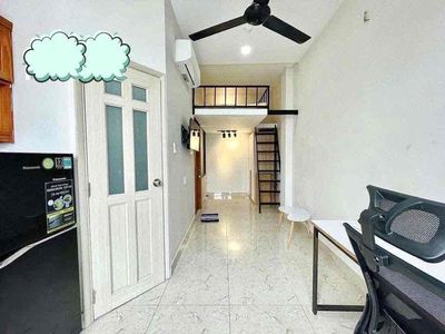 Rent two Bình Thạnh rooms with a elevator balcony near the market.