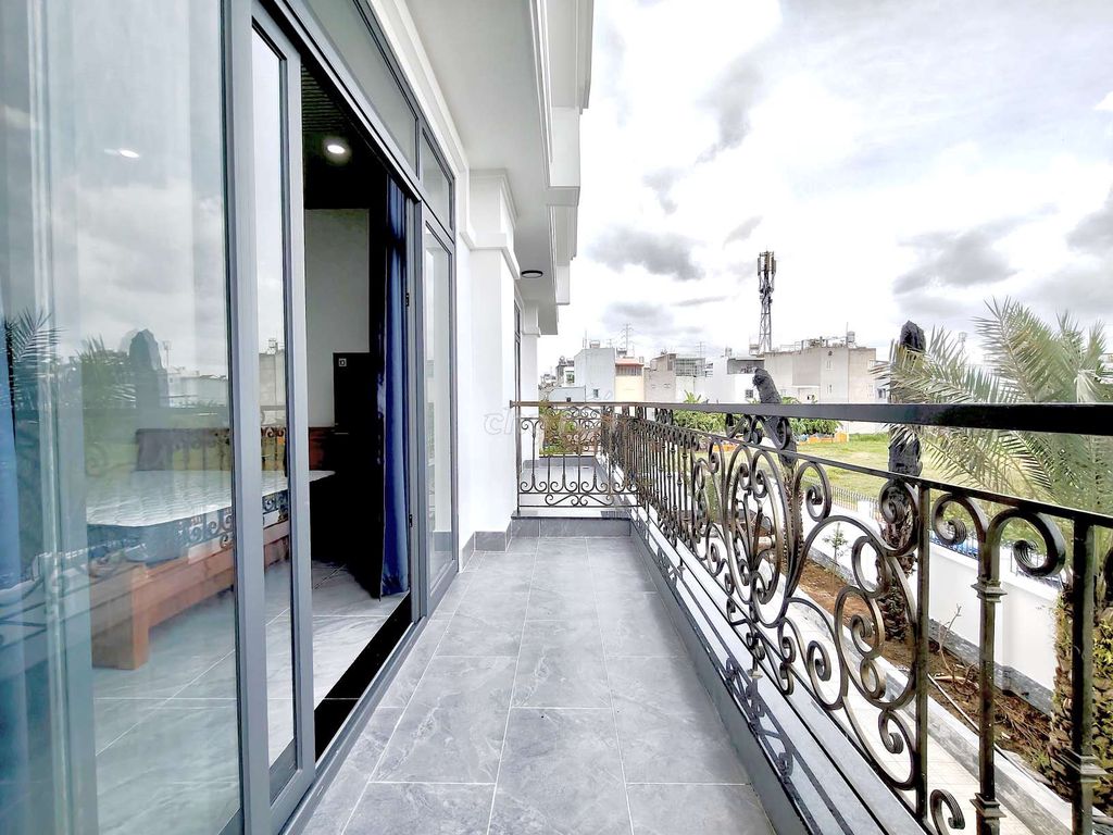 The New Room is near Phú Hữu rotation, free to move to District 2