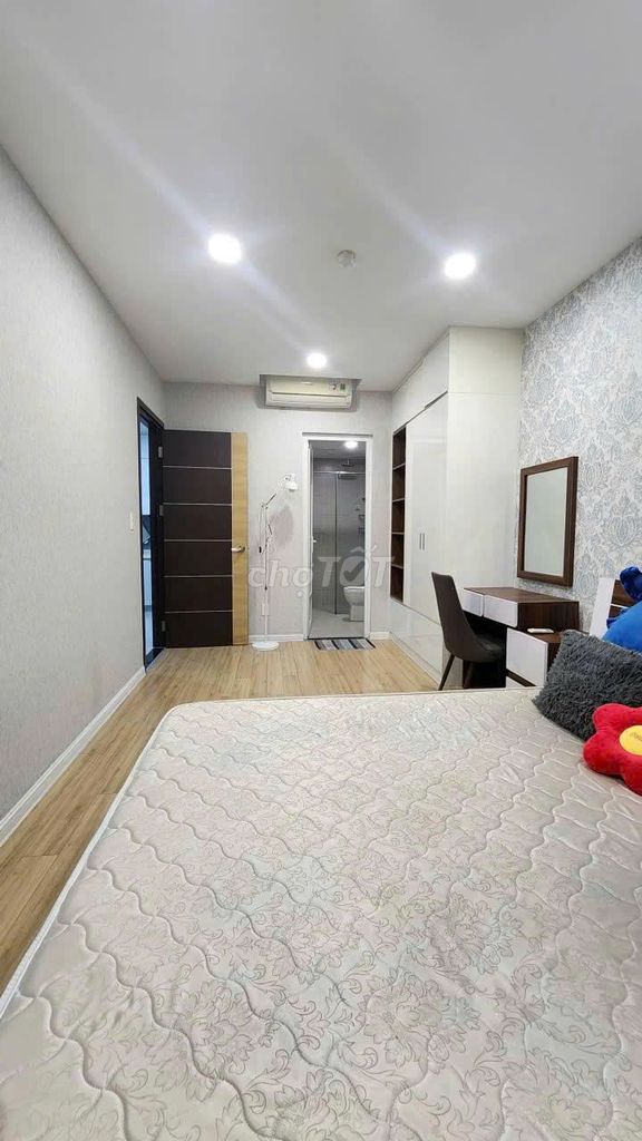 Rent the apartment. One bedroom. It's full of furniture.