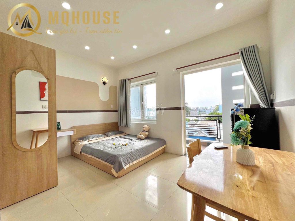 Rent the balcony studio, Dương Quảng Hàm.