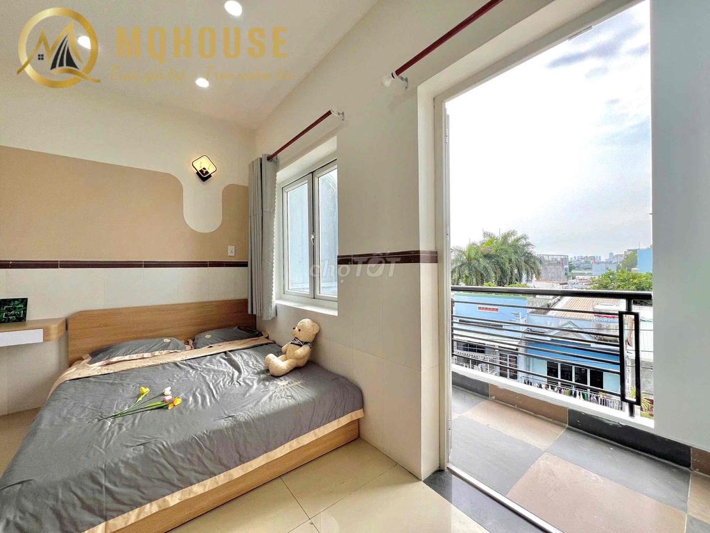 Rent the balcony studio, Dương Quảng Hàm.