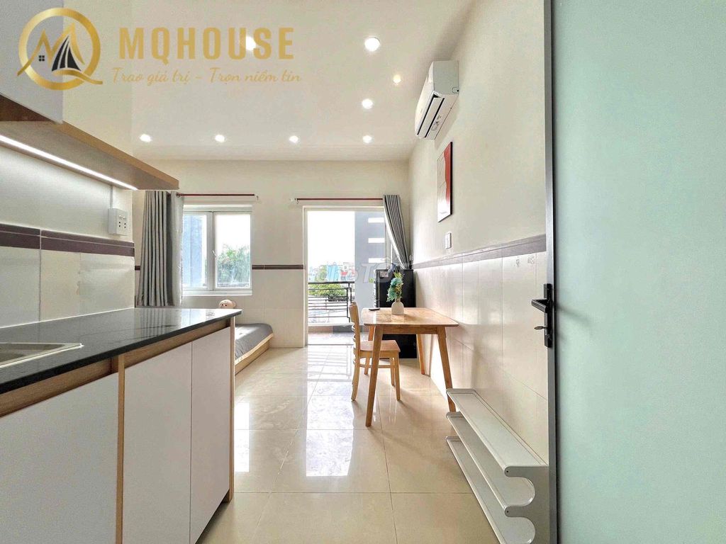 Rent the balcony studio, Dương Quảng Hàm.
