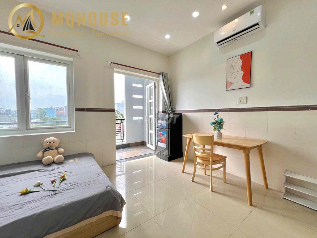 Rent the balcony studio, Dương Quảng Hàm.