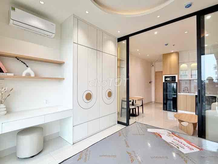 Clear the apartment for Senior Service Full Home.