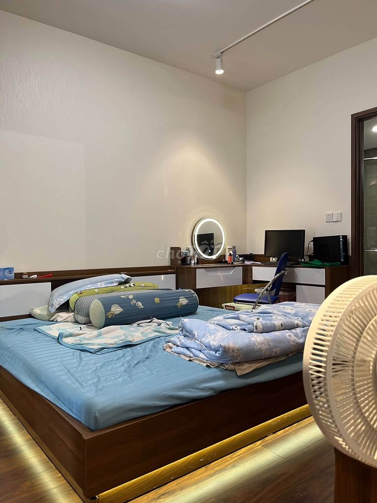 Rent Akari City Võ Văn Kiệt - 78 m2 bedroom 2 toilets, View pool