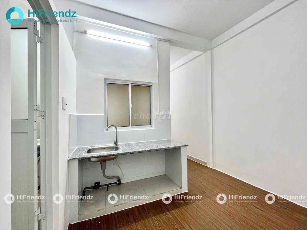 We're renting three super-scal bedrooms right in the heart of District 5.