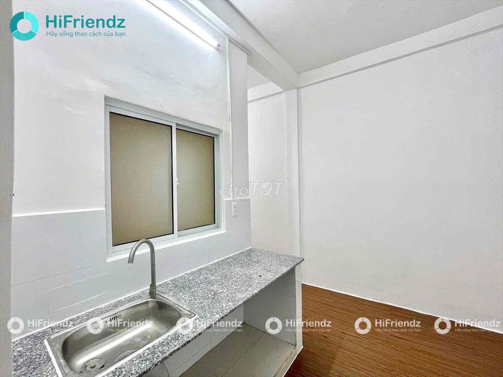 We're renting three super-scal bedrooms right in the heart of District 5.