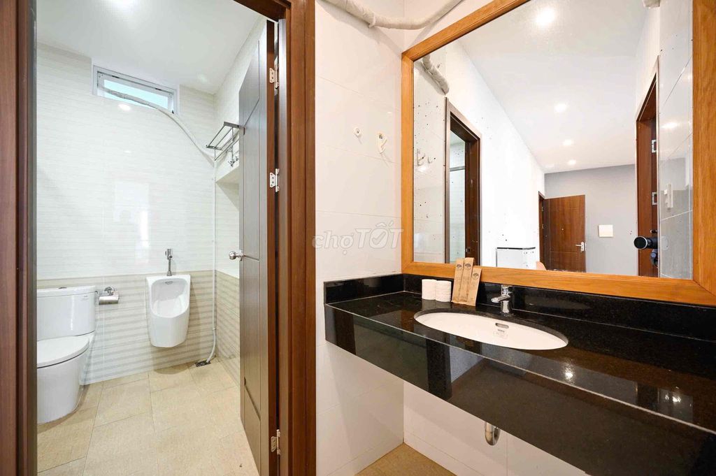 The hot mini building. One bedroom. 65 M2 right here. Very broad Phan Xích Long.