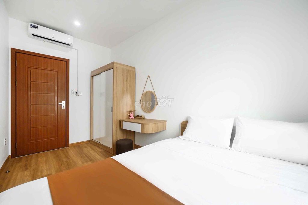 The hot mini building. One bedroom. 65 M2 right here. Very broad Phan Xích Long.
