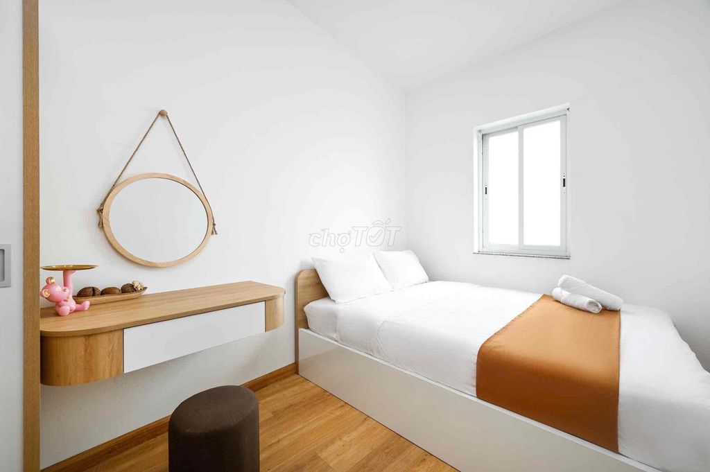 The hot mini building. One bedroom. 65 M2 right here. Very broad Phan Xích Long.