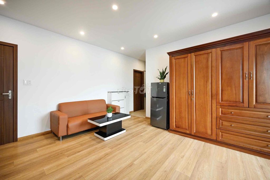 The hot mini building. One bedroom. 65 M2 right here. Very broad Phan Xích Long.