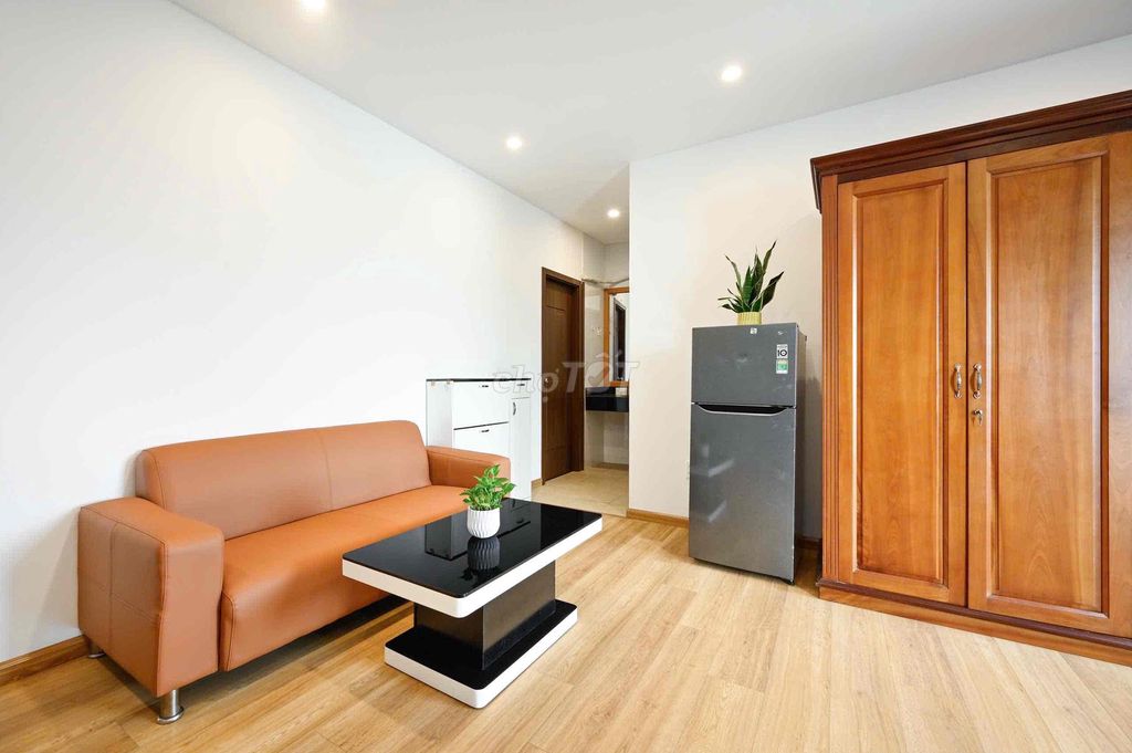 The hot mini building. One bedroom. 65 M2 right here. Very broad Phan Xích Long.