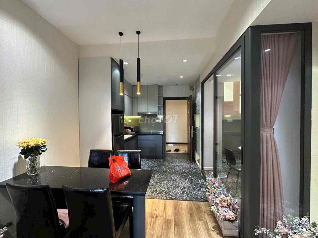 Rent Golden Mansion apartment two bedrooms a toilet. It's near tsn airport.