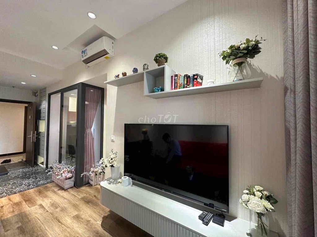 Rent Golden Mansion apartment two bedrooms a toilet. It's near tsn airport.