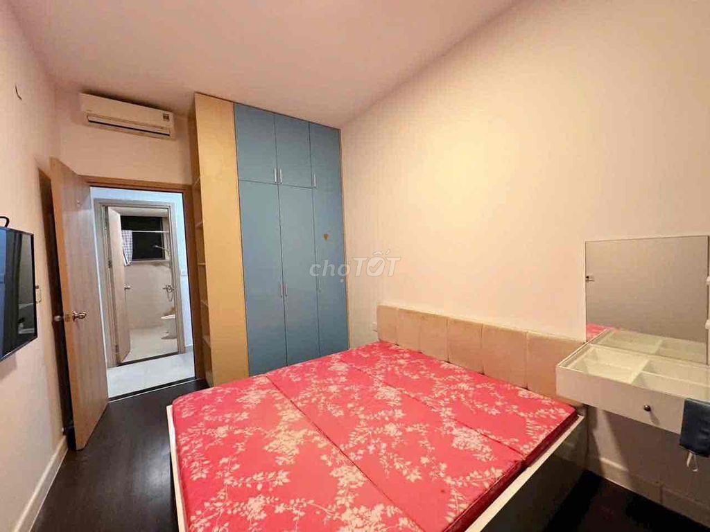 One bedroom. A full interior toilet near the airport. Tân Bình.