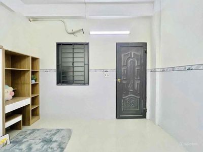 Rent the Room of the House of the House of the Seven, near Tân Phú Business College.