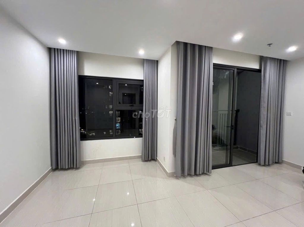 Rent the Oriental Plaza- with 3 bedrooms 103 m.2 that cost 13 million a month.
