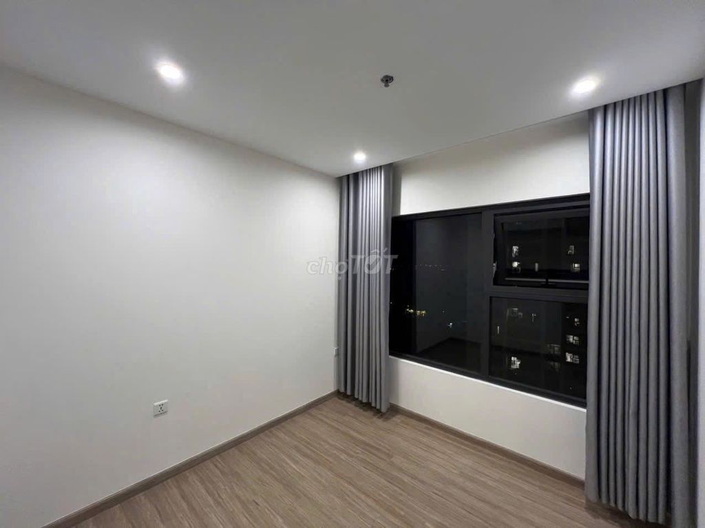 Rent the Oriental Plaza- with 3 bedrooms 103 m.2 that cost 13 million a month.